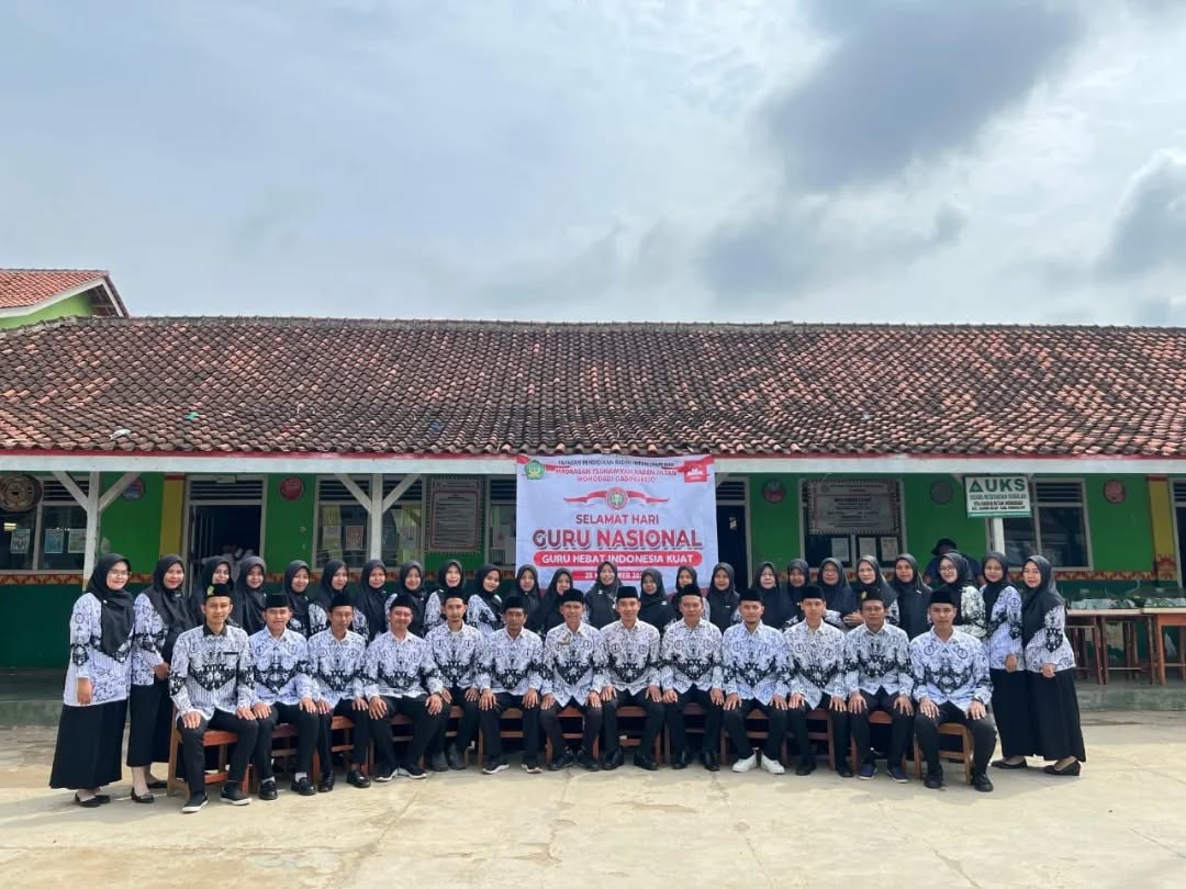 Memperingati Hari Guru tahun 2025