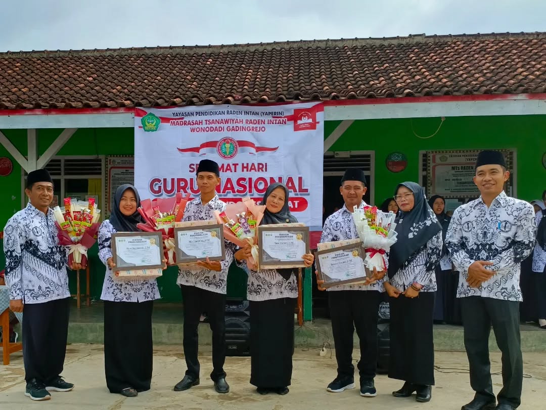 Penghargaan Guru Terbaik dan Terfavorit tahun 2025